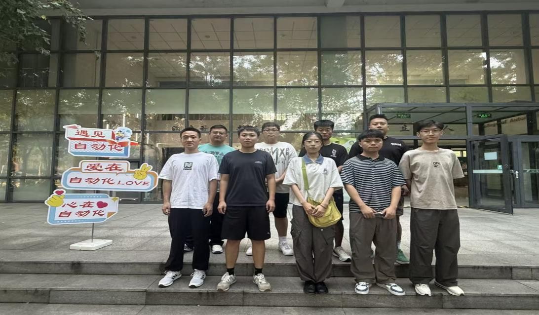 1F9DD
